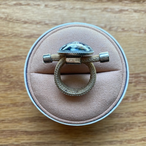 Adjustable Vintage Inspired Glass Ring - Picture 2 of 3